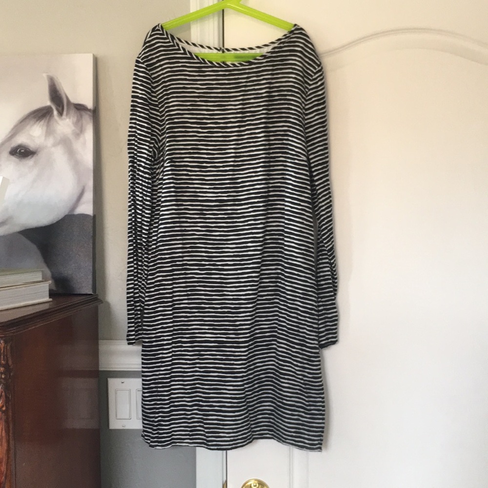 •Gap Classic Black & White Striped Long Sleeve Dress•
